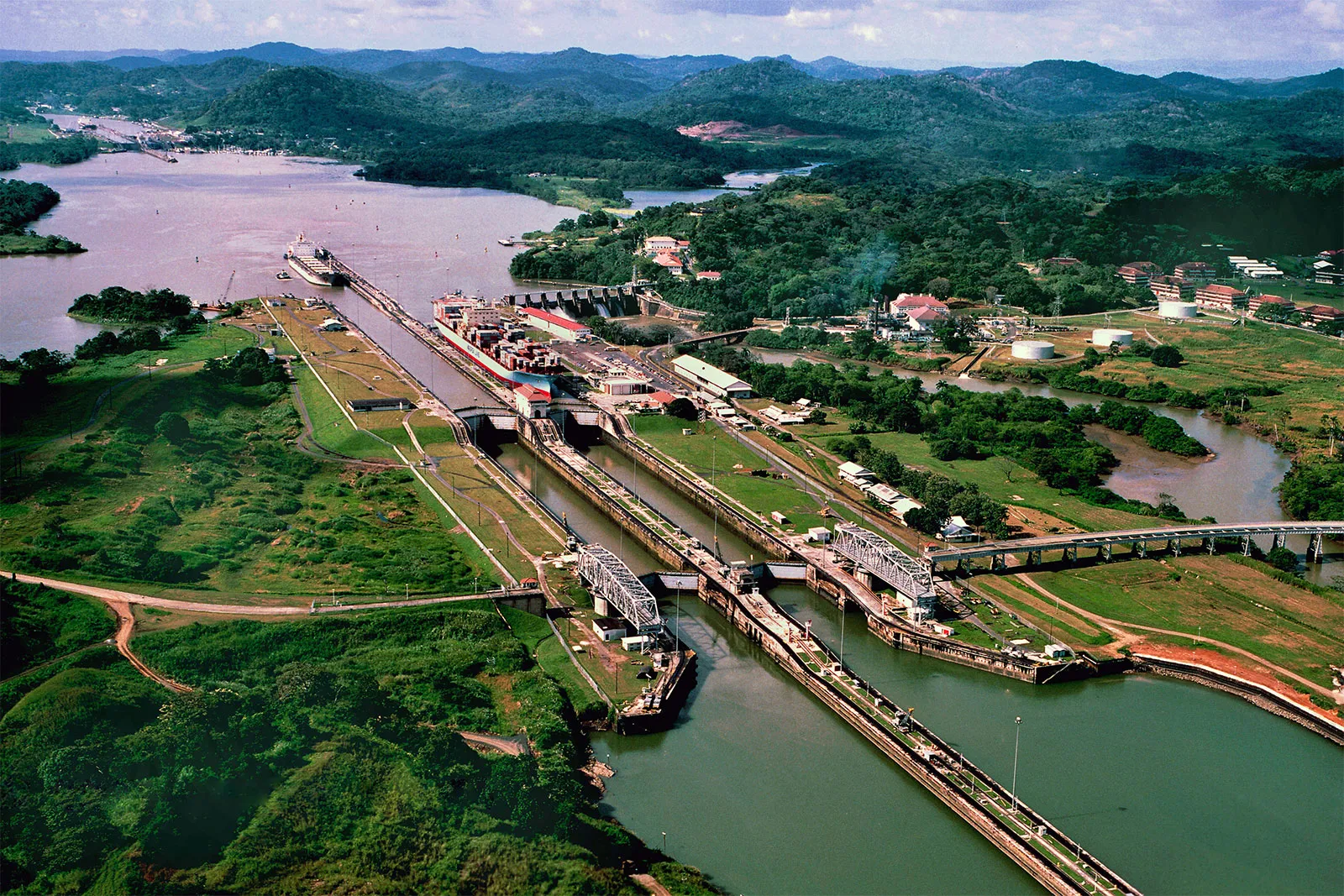 Recorrido en tránsito por el Canal de Panamá